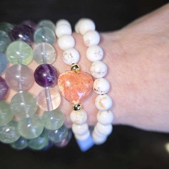 8mm Magnesite With Coral Jade Heart - Picture 6 of 6